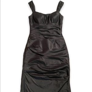 Black Sleeveless Women’s Fitted Dress